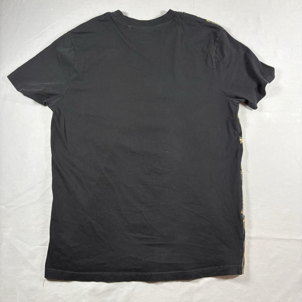 Guess Los Angeles Baroque Print V Neck T Shirt Mens M Black Gold Scroll Graphic - Picture 5 of 9